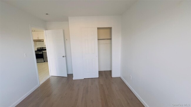 Photo - 31-22 60th St