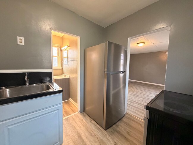 Photo - N 14th St Triplex Unit = 21 N 14th St