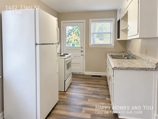 1402 33rd St