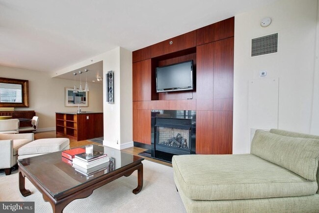 Building Photo - 1414 S Penn Square Unit 10F