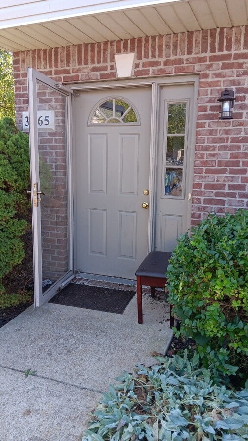 3BR, 2.5BA end unit available August 1, 2025 - 3BR, 2.5BA end unit available August 1, 2025 Townhome