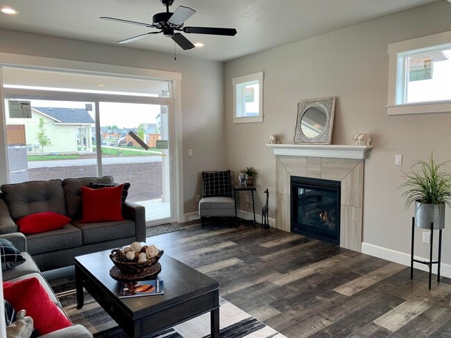 Photo - Large 4 bedroom in Redmond, new listing!  A/C!