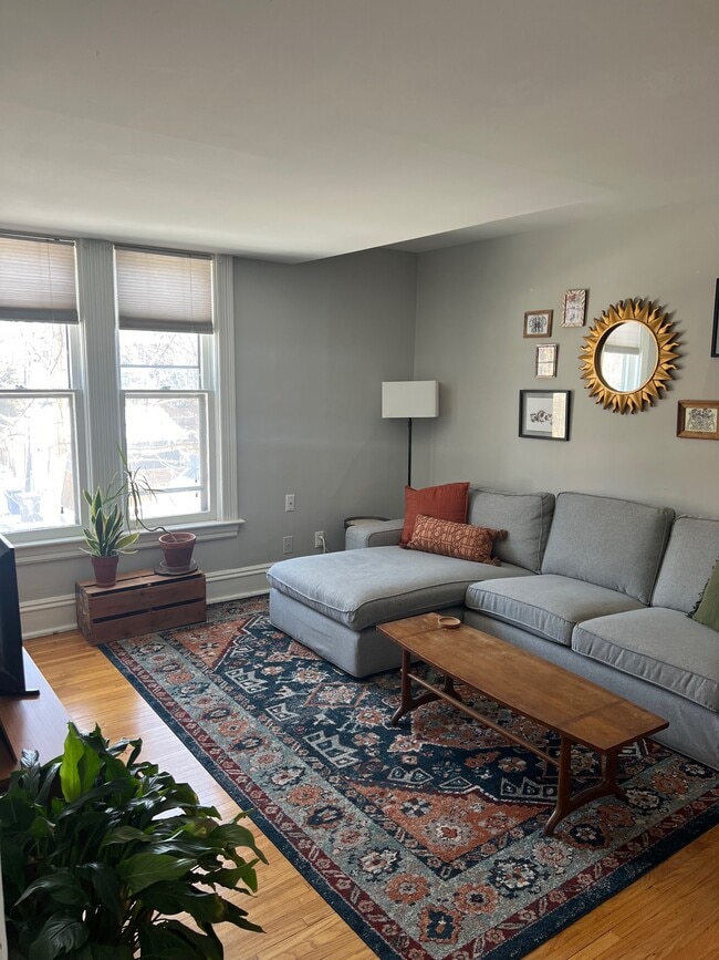 Living Room - 103 Victoria St N Unit #2