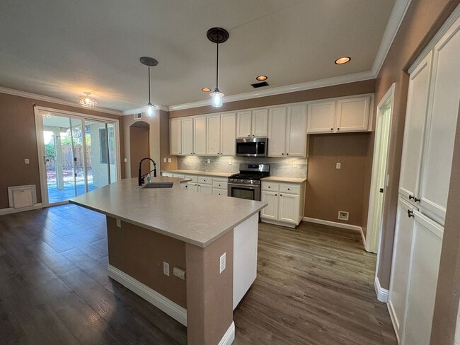 Photo - 139 Ainger Cir