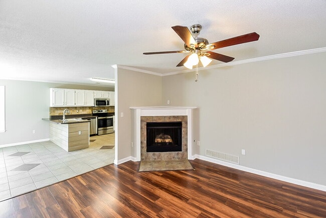 Photo - 401 Timber Way S