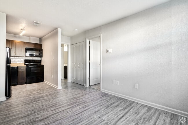 Studio 1BR, 1BA - 431SF - Kitchen