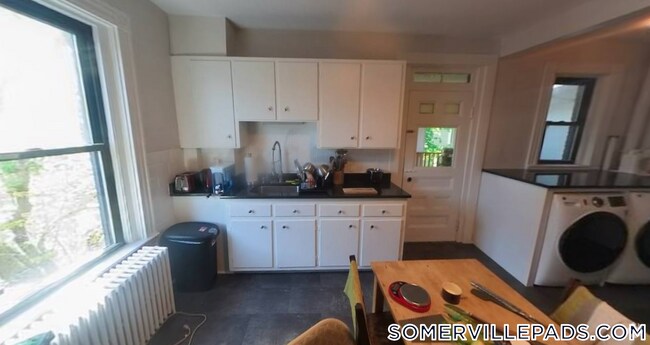 Building Photo - 40 Cedar St Unit 3L Rental