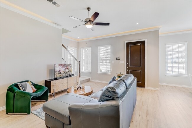 Photo - 416 Sonata St