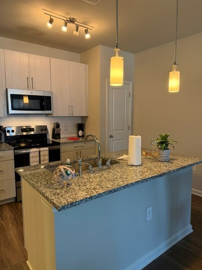 30 Market Point Dr Unit SI FL2-ID1631349P