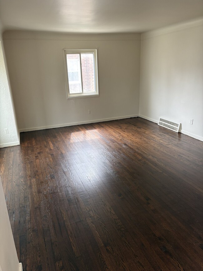 Photo - 24681 Kipling St