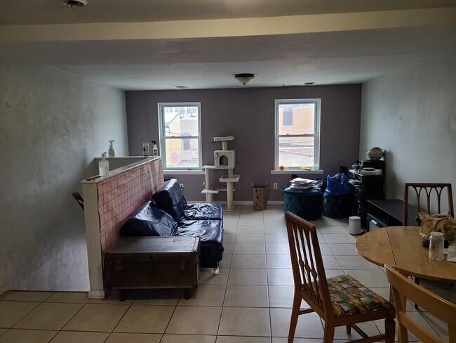 Living room - 155 W Girard Ave Unit #3