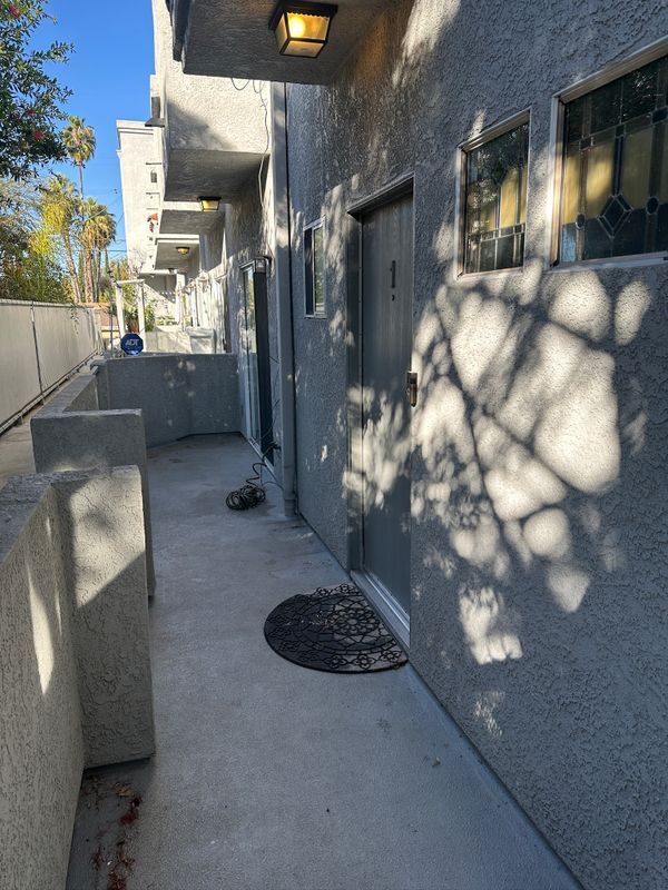 Building Photo - 15153 Burbank Blvd Rental