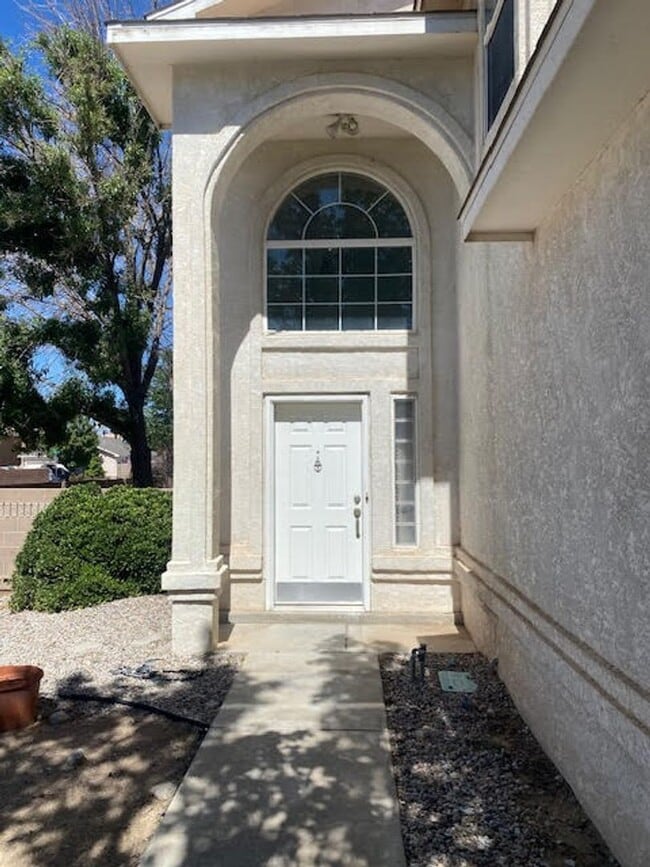 Photo - Spacious Two Story Home in the NE Heights ...