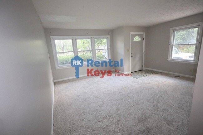 Photo - 2559 Sweetser Ave