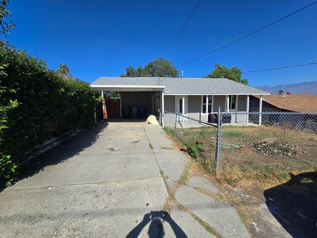 Building Photo - Beautifully Remodeled 3 Bed, 2 Bath Home f...
