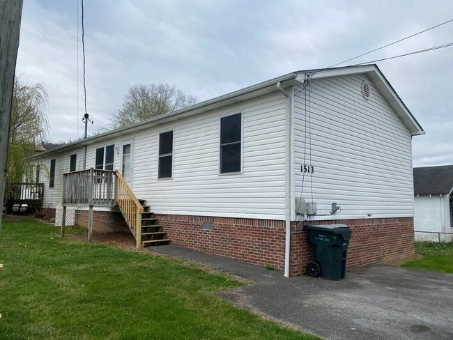 Building Photo - 115 Second St