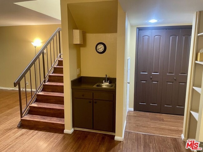 Photo - 5447 Zelzah Ave Unit 104