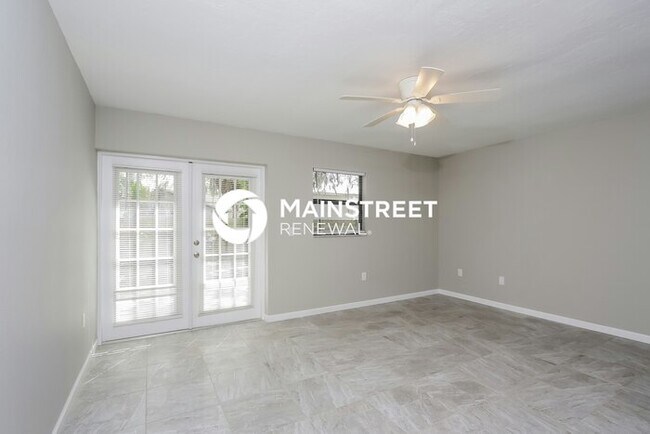 Photo - 3 Bedroom Pet-Friendly Home in Bradenton, FL with Main Street Renewal