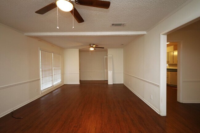 Photo - 608 S College St