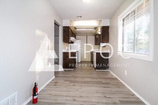 Photo - 409 Woodland Dr