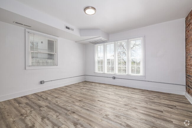 1BR, 1BA - 400SF - Living Room