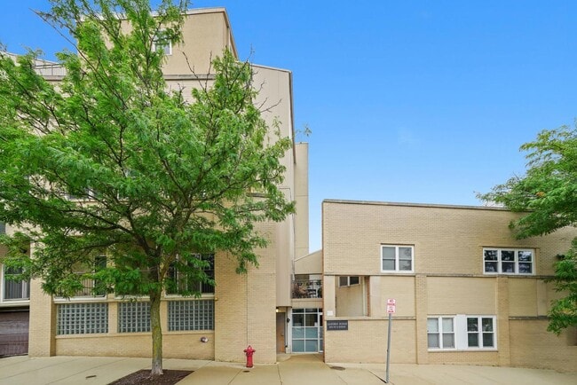 Building Photo - 1834 Ridge Ave Unit 102