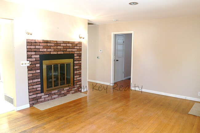 Photo - 2201 S Claremont Ave
