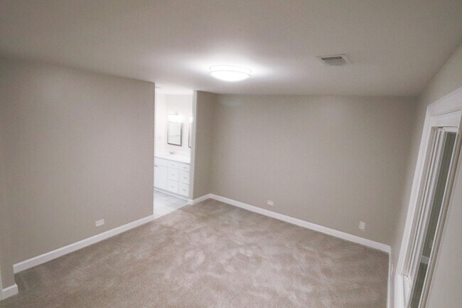 Master - 826 Thornton Ct Unit 1b