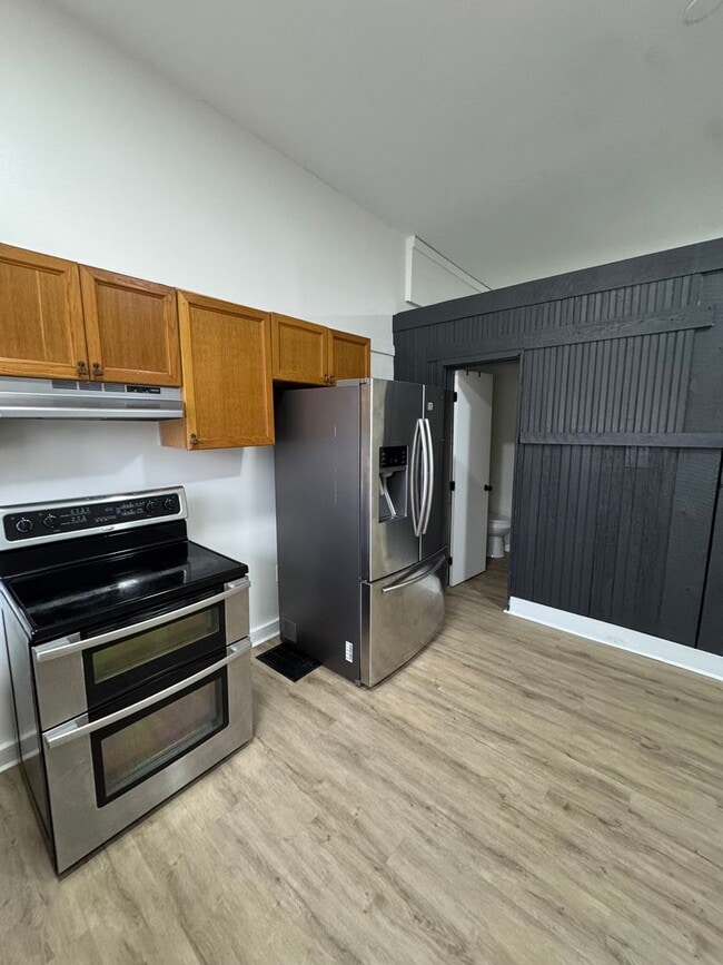 Building Photo - 2507 Cleveland Ave Unit E