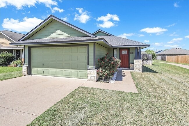 Photo - 916 Crested Point Dr