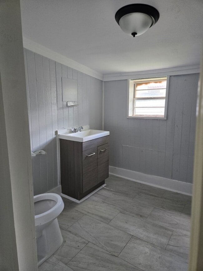 Photo - 5906 Hillsboro St