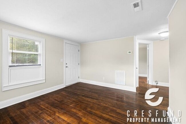 Photo - Bright and Cozy Cottage Style 2 Bedroom 1 ...