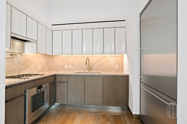 Photo - 111 W 57th St Unidad #11C