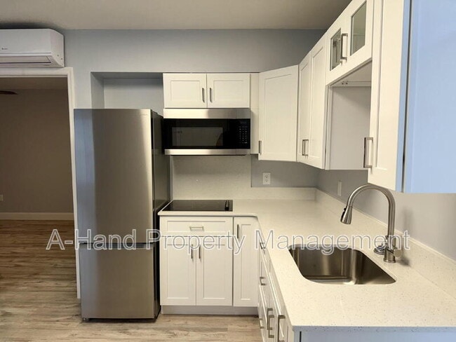 Building Photo - 205 Coconut Palm Way Unit B