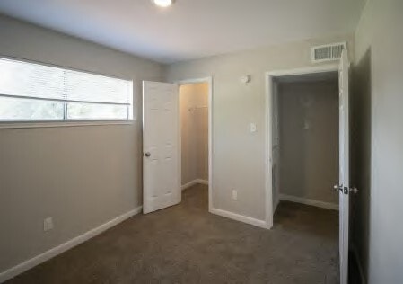 Building Photo - 8345 Park Pl Blvd Unit 06