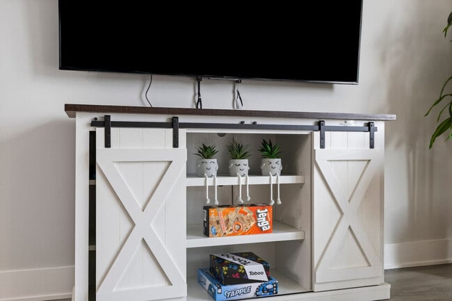 Photo - 28294 Ferry Rd Unidad ID1366972P