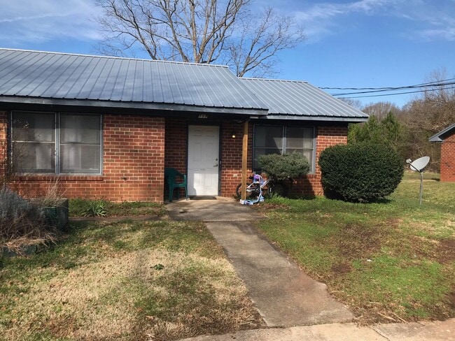 Building Photo - 115-117 Dement St Unit Dement St 117