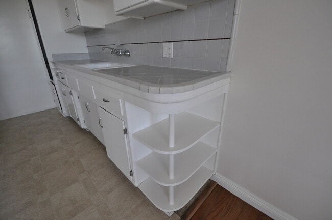 Photo - 10924 Camarillo St Unidad 01