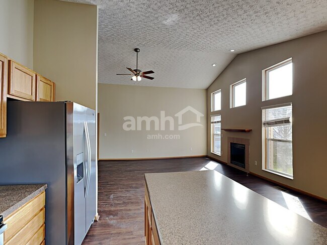 Photo - 1121 Streamside Dr