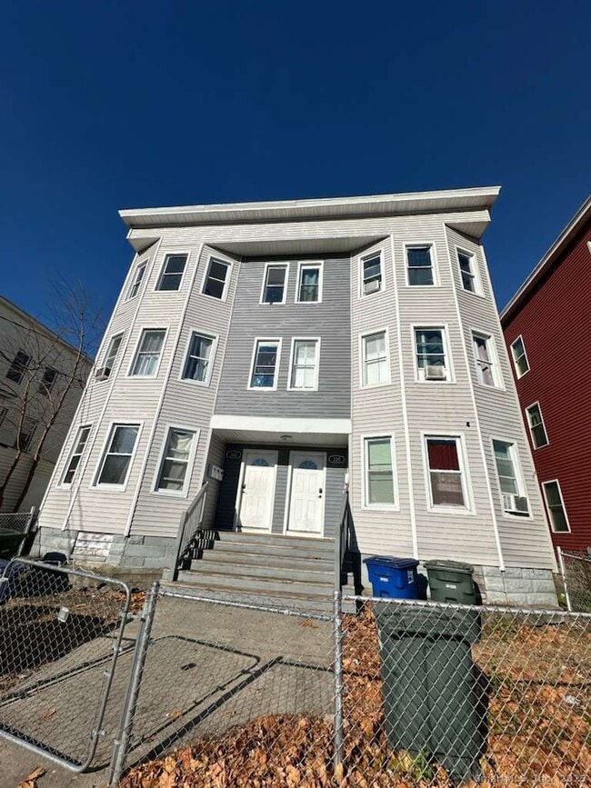 Building Photo - 220 Maplewood Ave Unit 3