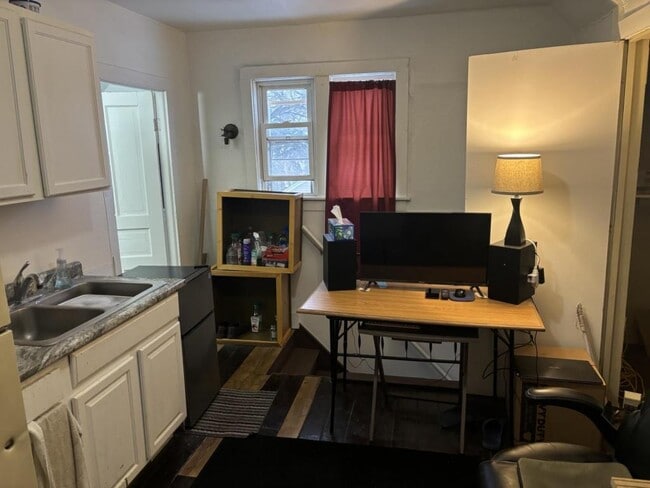 Building Photo - 168 E 16th St