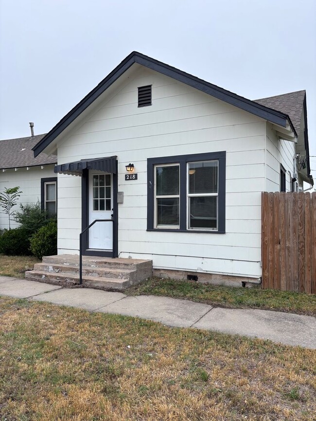Building Photo - Charming 1br 1ba duplex!