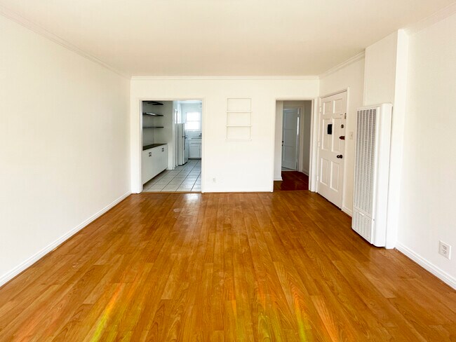 Living Room - 4633 Clarissa Ave Unit 3