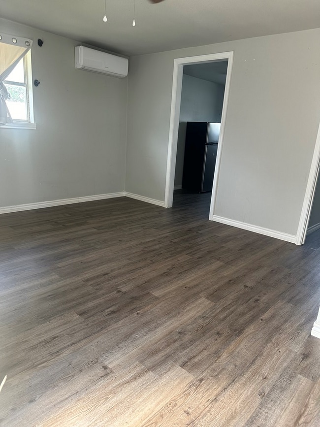 Photo - 3614 Eisenhower Rd