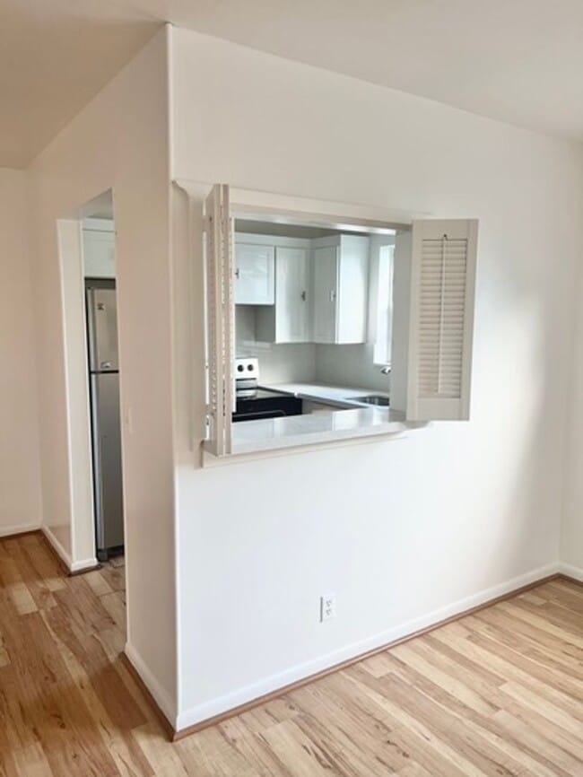 Photo - 89 Sheffield D