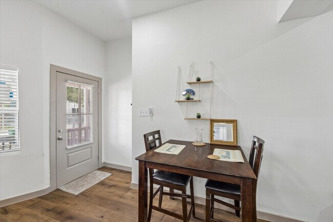 Photo - 1224 Welch St Unidad 2