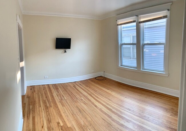 Photo - 4847 W Hutchinson St Unit 2