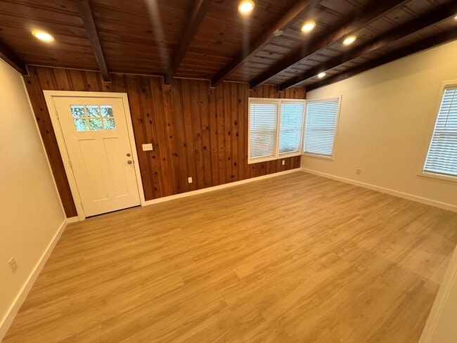 Photo - 2+1 Quaint Midtown Ventura Home