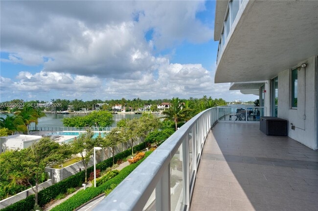6700 Indian Creek Dr Unit 402