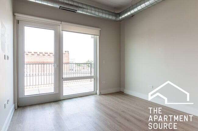 Photo - 914 W Belmont Ave Unit 604